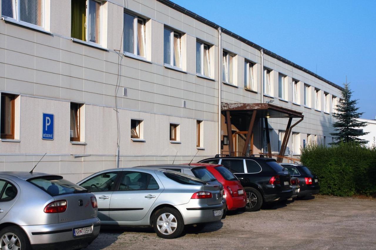 Liptovský Mikuláš Garni酒店 外观 照片